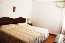 Apartamento en Nerja - Spacious Central Apartment w/ Shared Roof Terrace