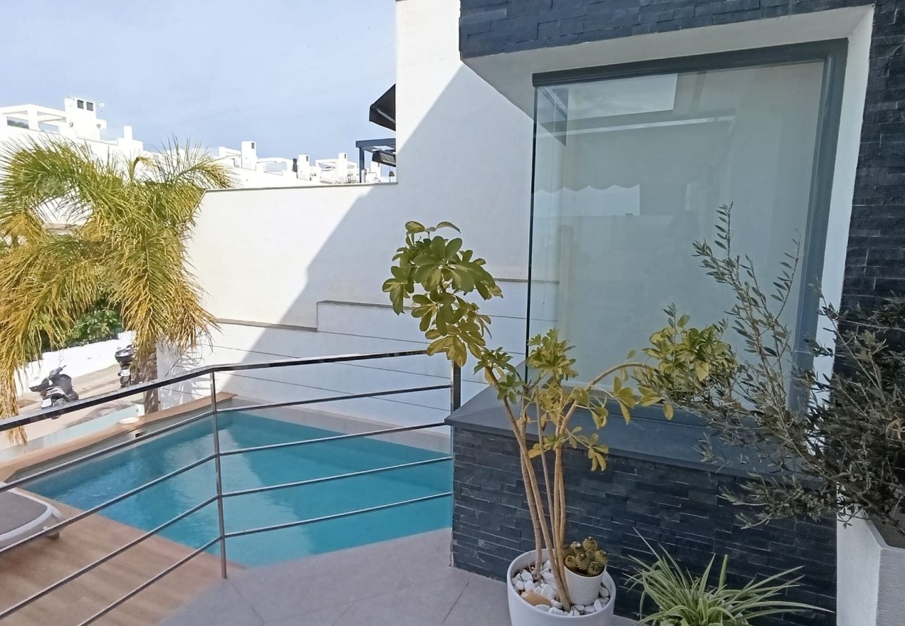 Casa adosada en Nerja - 2-story house with Private Pool & Rooftop terrace