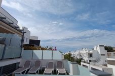 Casa adosada en Nerja - 2-story house with Private Pool & Rooftop terrace