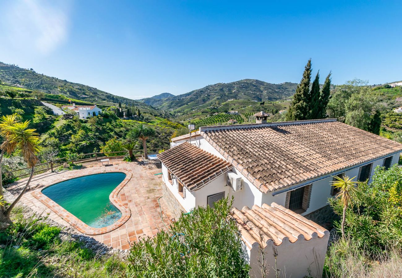 Finca en Cómpeta - Country Villa with Pool near Cómpeta